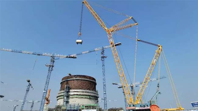 漳州核電1號機組穩壓器卸壓箱吊裝就位,現場工作井然有序